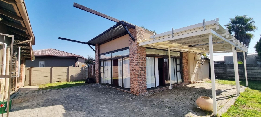 4 Bedroom Property for Sale in Wilgehof Free State